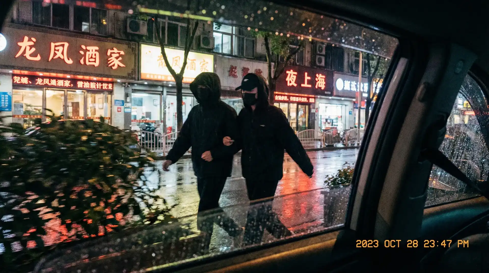球探体育网址 - 顶流明星深夜密会现场抓拍照片